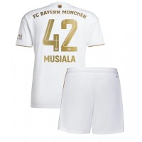 Fotbalové Dres Bayern Munich Jamal Musiala #42 Dětské Venkovní 2022-23 Krátký Rukáv (+ trenýrky)